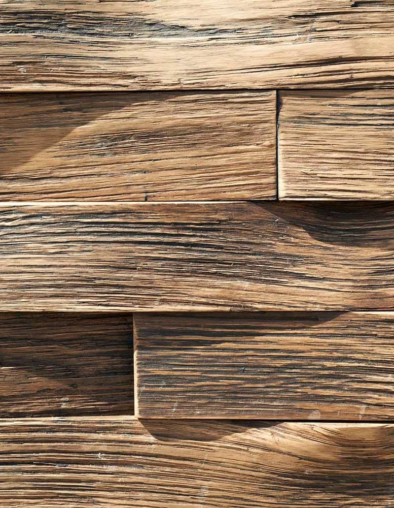 Holzpaneele-Spalteiche-schwarze-patina-swinging-oak