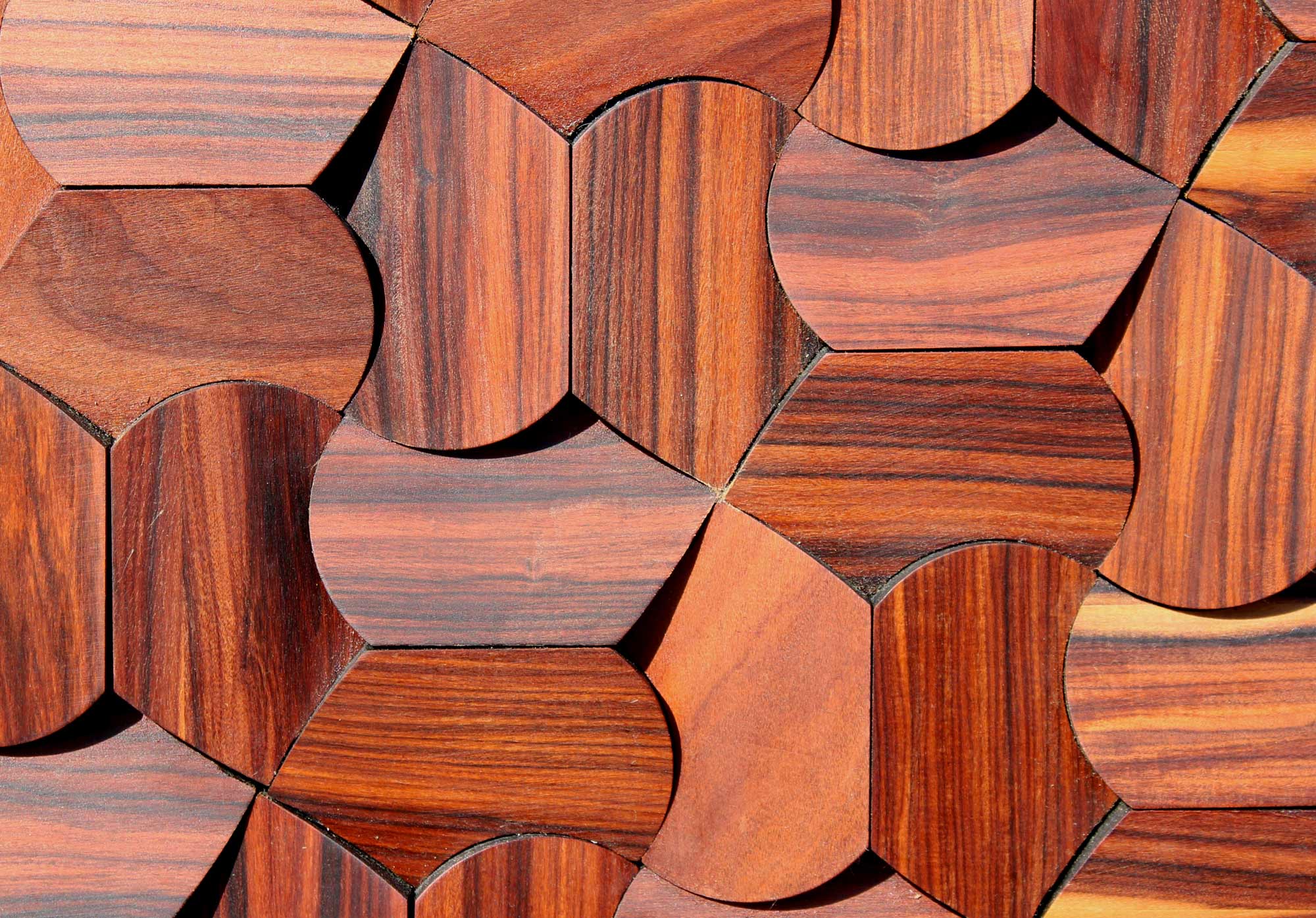 wandpaneele-holz-furnier-eisenholz-gebrochenes-herz