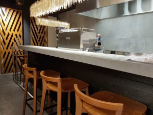 sushi-bar-in-der-schweiz-trennwand-raumteiler-1