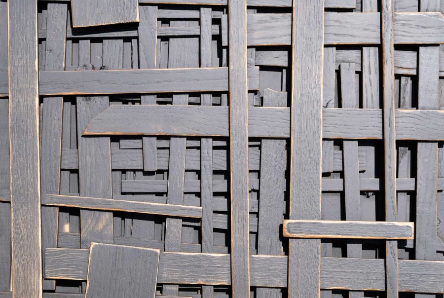 wandpaneele-holz-eukalyptus-lasiert-locked-forever-schwarz