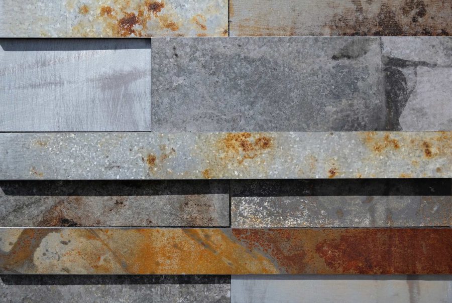 wandpaneele-metall-zink-oxidiert-gut-gezinkt-silber-rost