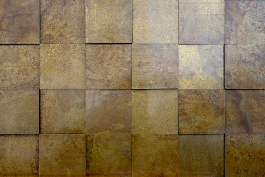 wandpaneele-metall-messing-oxidiert-quadrat-verwittert-3