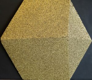 wandpaneele-kork-gold-lackiert-hexagon-kork