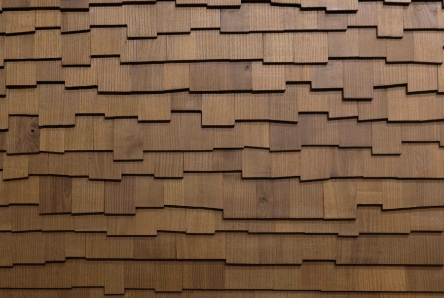 wandpaneele-holz-esche-thermobehandelt-kaskadenwand-dunkel-front
