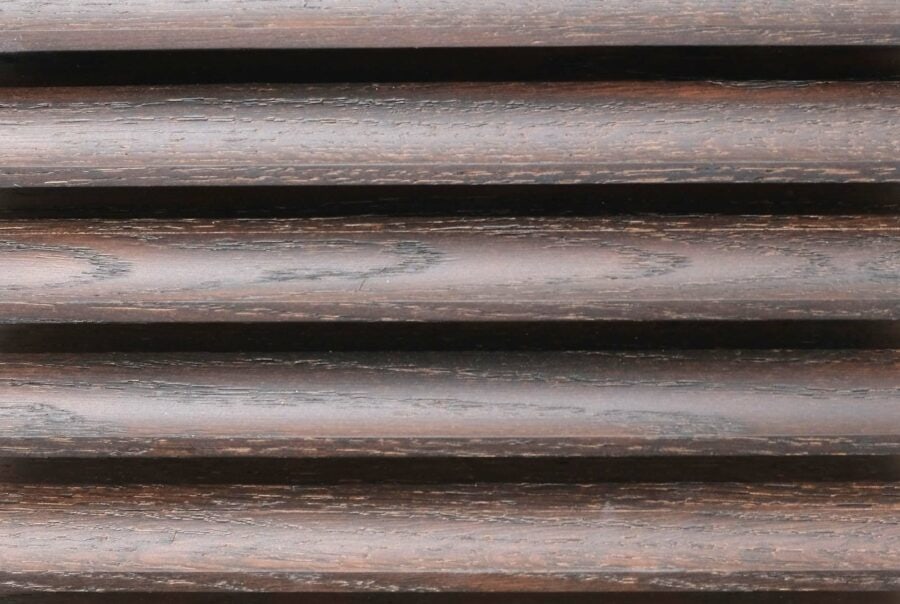 wandpaneele-holz-eiche-schwarze-piste-lackiert