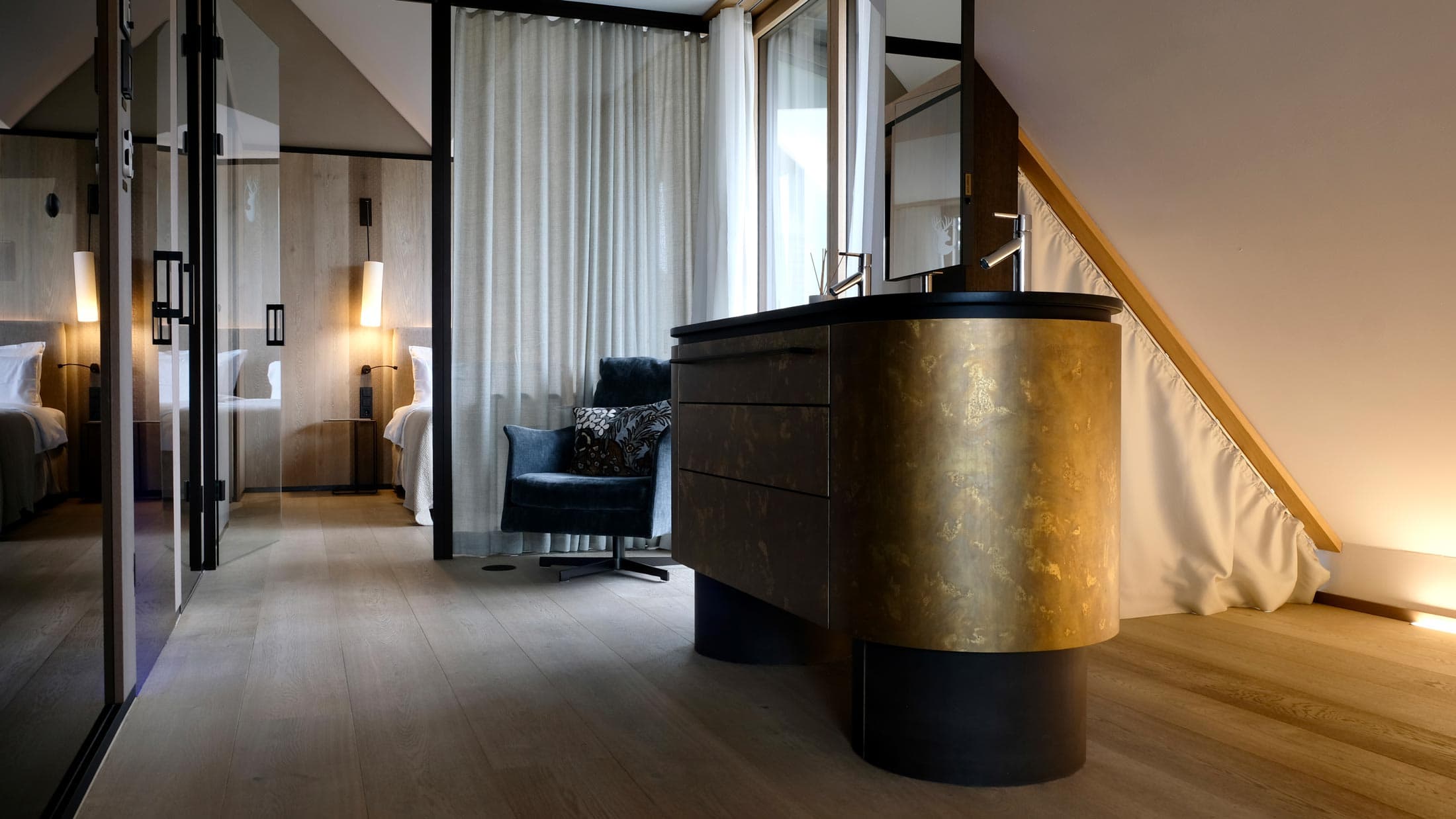 thekenfront-moebelbau-aus-messing-wellness-hotel
