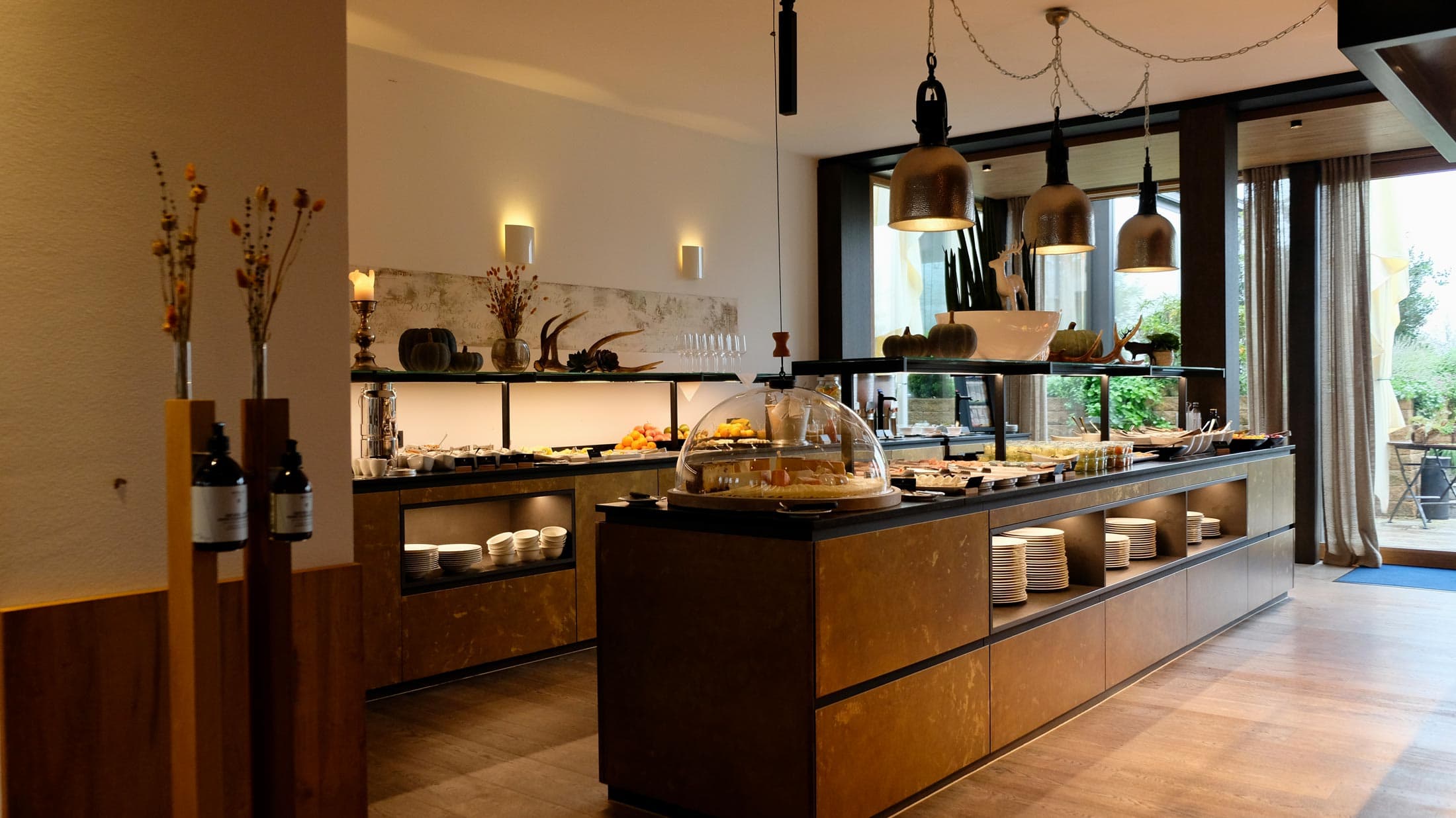 thekenfront-moebelbau-aus-messing-wellness-hotel