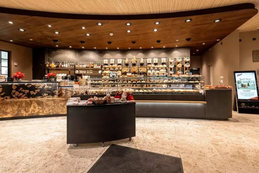 wandgestaltung-und-deckengestaltung-cafe-und-baeckerei-arosa-schweiz-4
