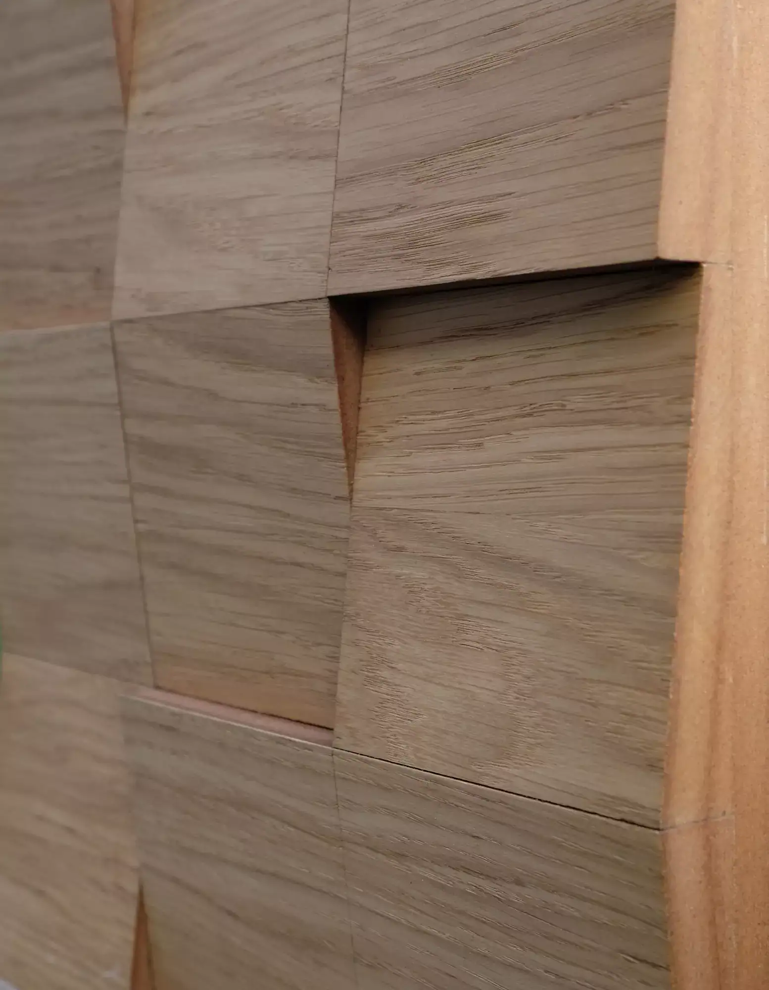 wandpaneele-holz-furnier-eiche-lichtspiel-classic-gewachst-beige-seitlich