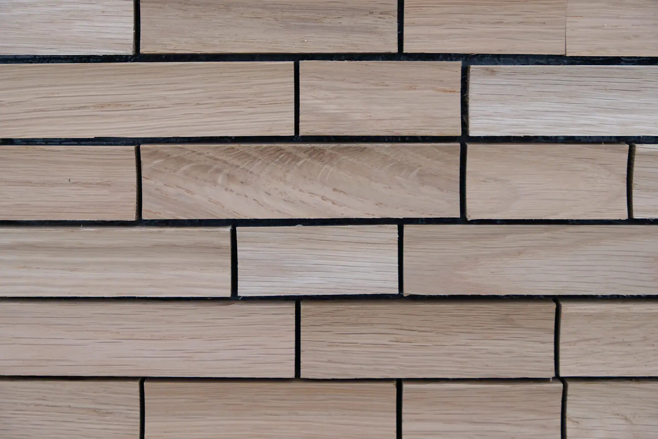 wandpaneele-holz-eiche-massiv-concav-sticks