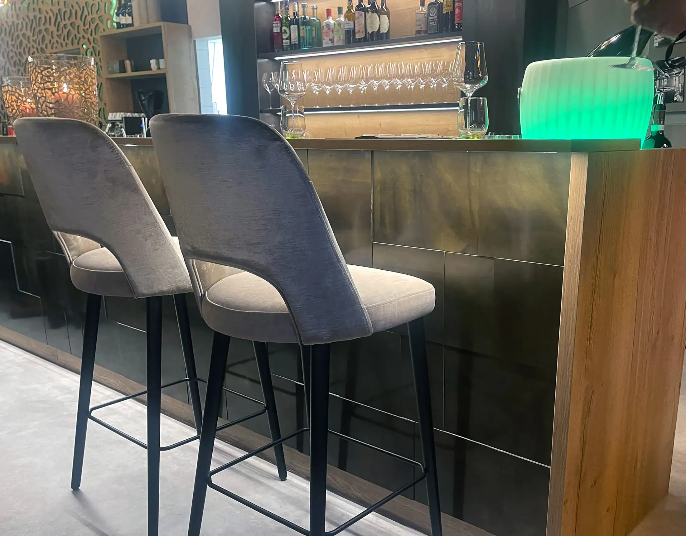 wandverkleidung-und-thekenverkleidung-restaurant-in-muenchen-10 Kopie