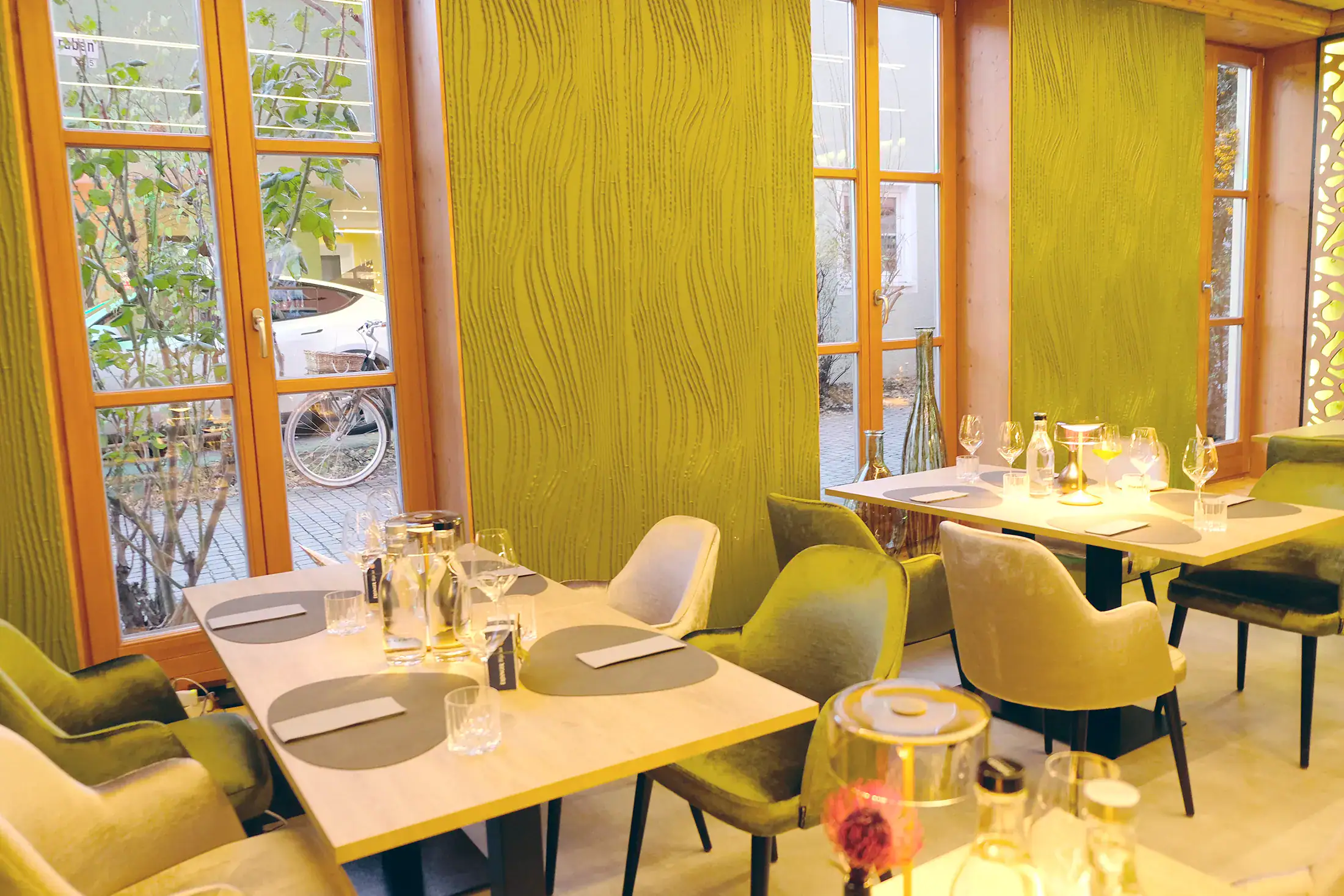 wandverkleidung-und-thekenverkleidung-restaurant-in-muenchen-2