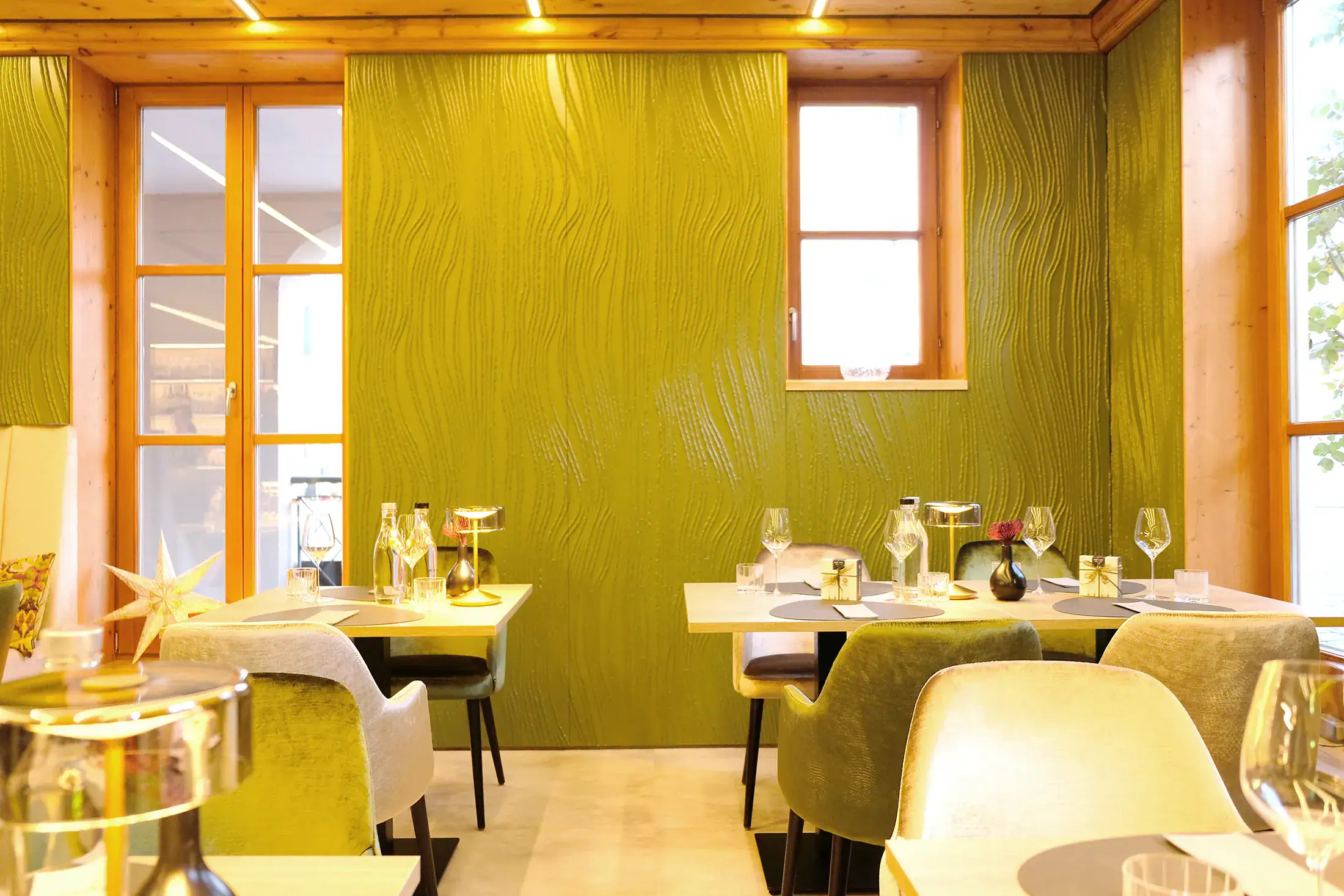 wandverkleidung-und-thekenverkleidung-restaurant-in-muenchen-3