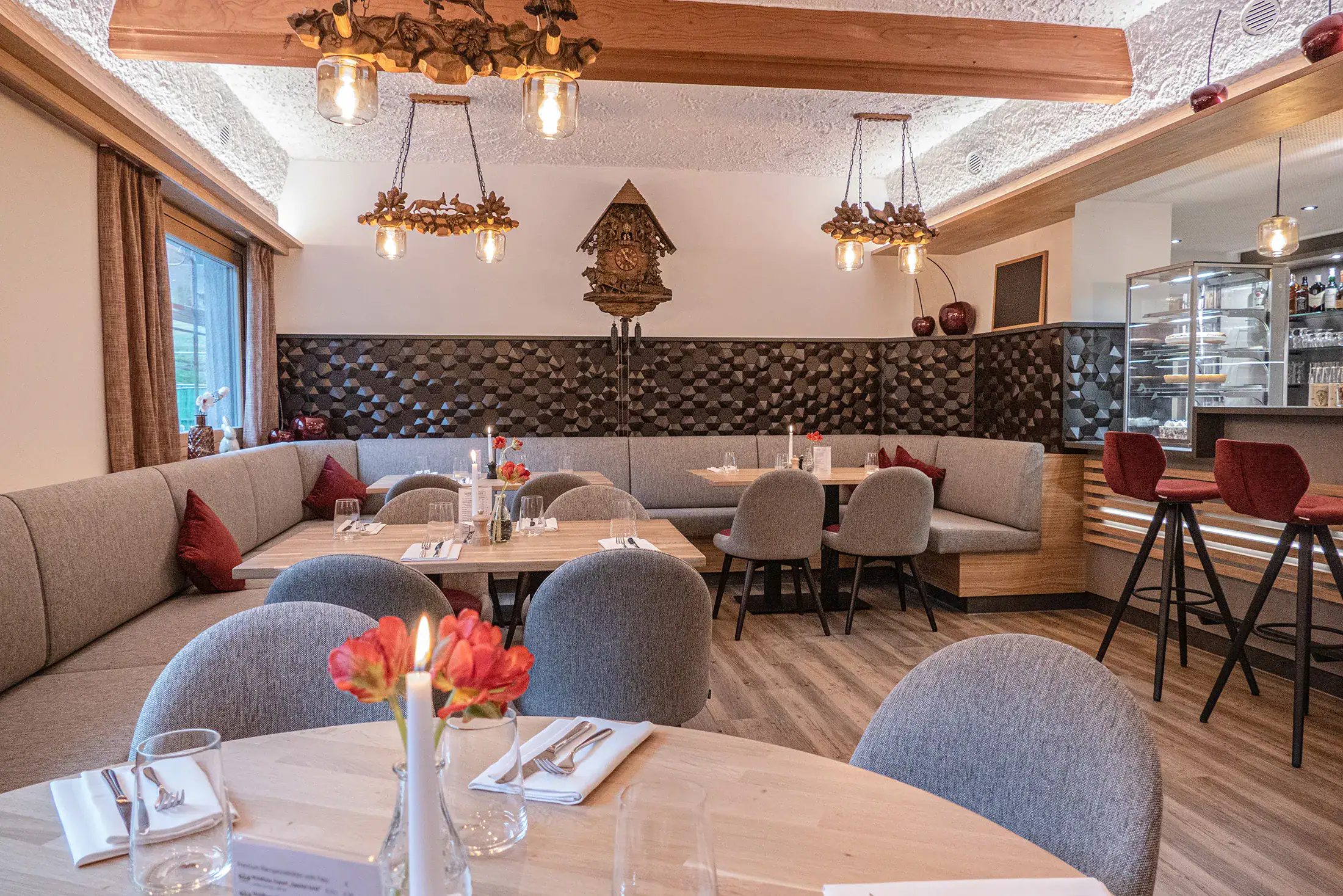 wandgestaltung-restaurant-elemente-von-gepresstem-kaffeesatz-2