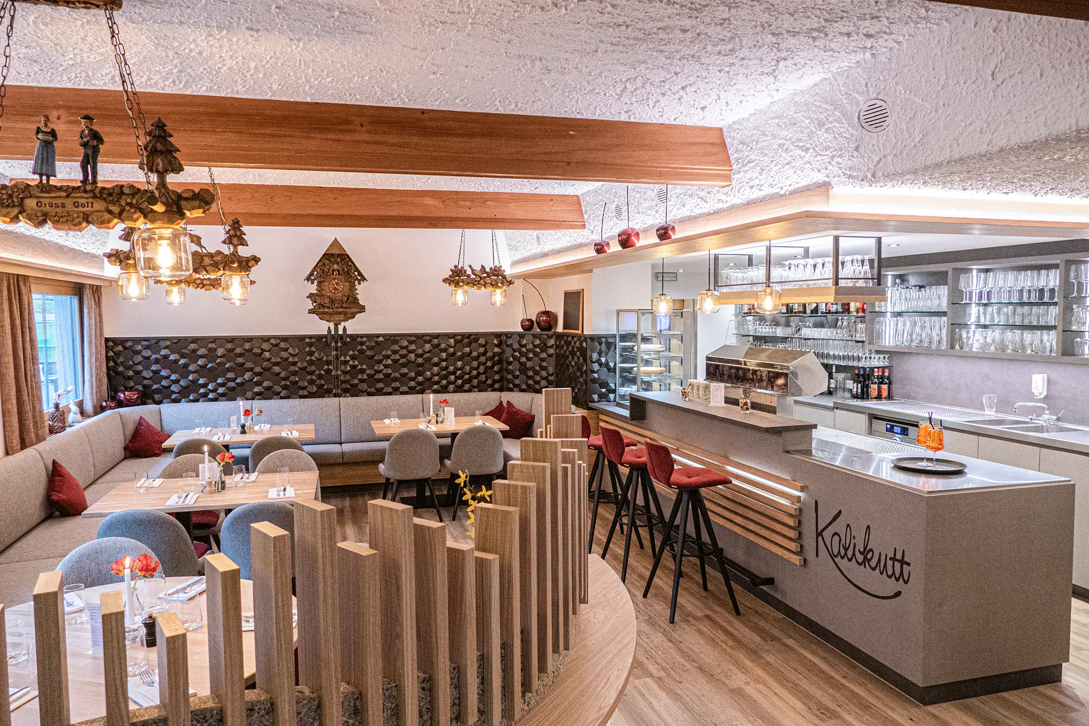 wandgestaltung-restaurant-elemente-von-gepresstem-kaffeesatz