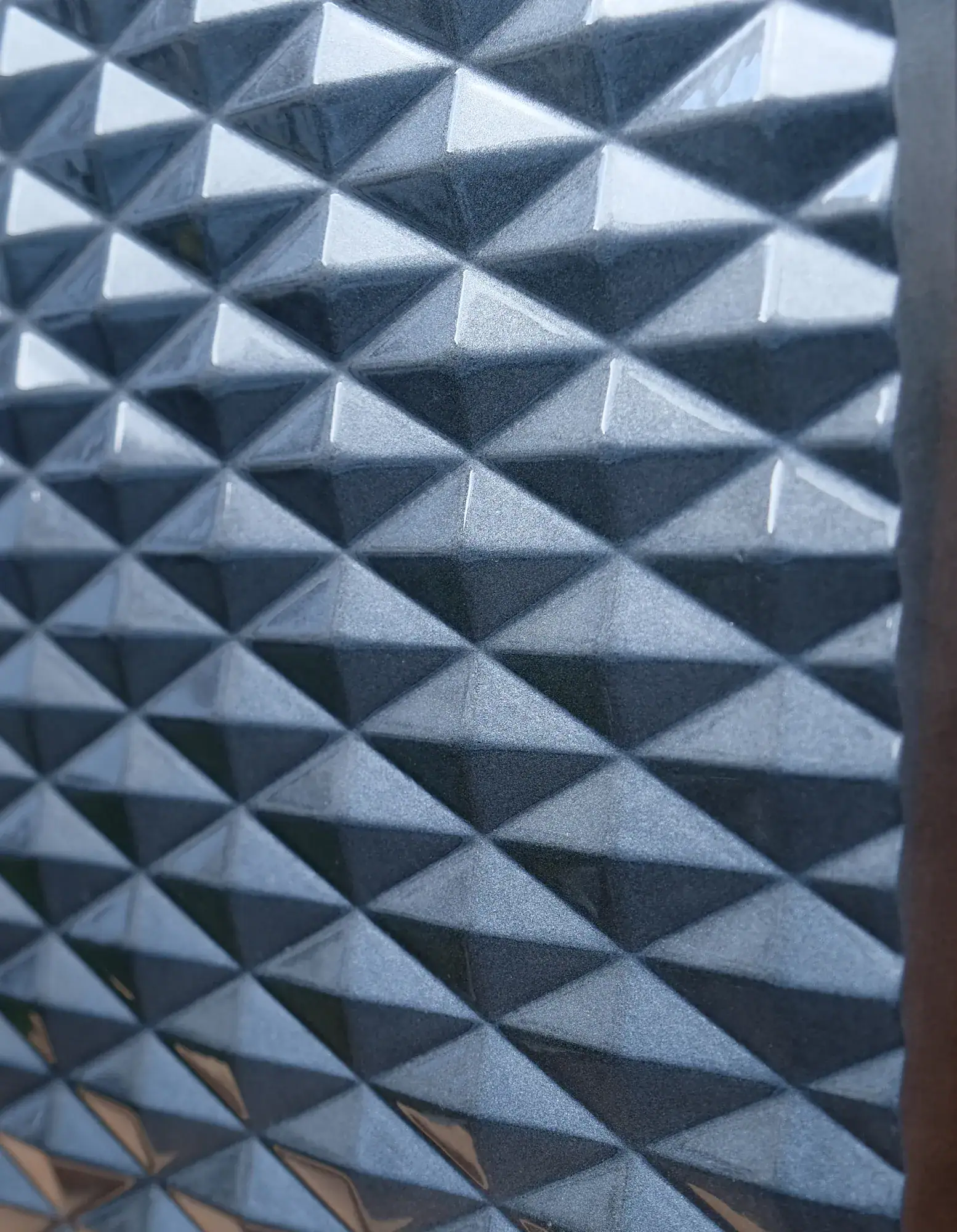 ueber-dreiecken-3d-wandpaneele-mdf-texturiert-lackiert-seitlich