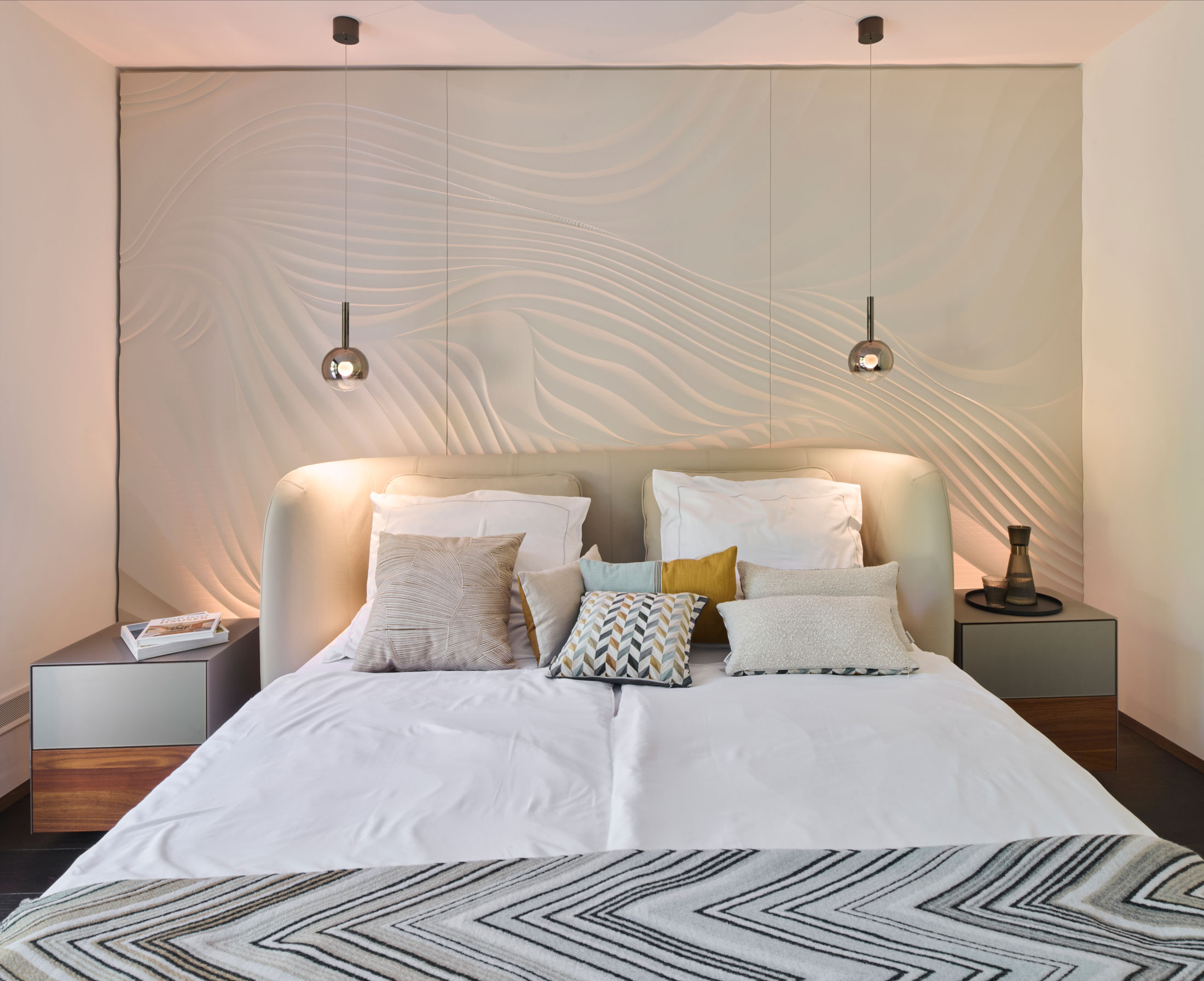 schlafzimmer-wandgestaltung-inspiriert-von-der-ruhe-der-kueste-1